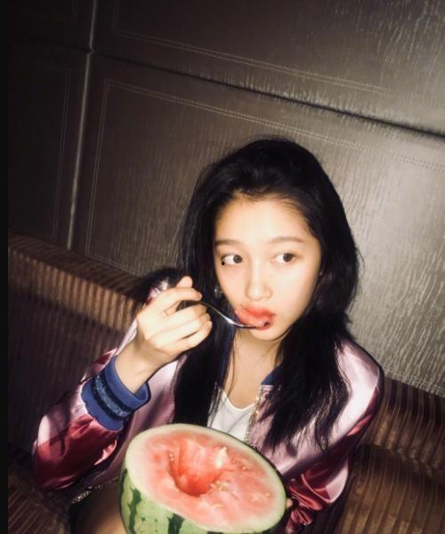 南京美女吃瓜图片视频曝光,网络热议的幕后真相揭晓