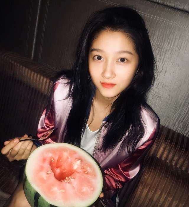 南京美女吃瓜图片视频曝光,网络热议的幕后真相揭晓