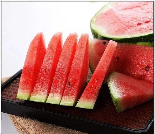 中国骑兵吃烤红瓜视频,传承军营文化风采