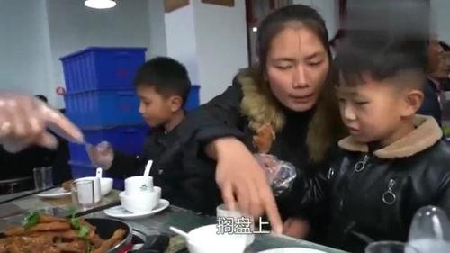河北铺妯娌俩吃瓜视频,邻里琐事引发网友热议