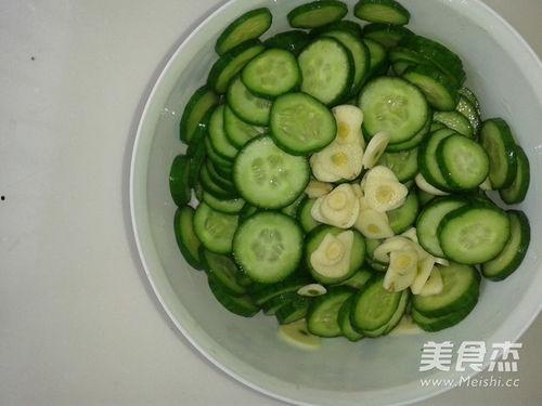 乳瓜能不能拌凉菜吃呢视频,美味凉菜新主张