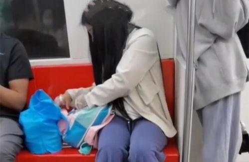 女子地铁吃瓜视频大全下载,女子视频大全下载，揭秘都市生活百态