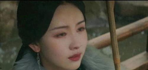 李莲花边吃瓜边笑的视频,欢乐瞬间引网友热议