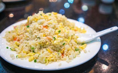 外国人吃瓜蛋炒饭视频,一尝倾心，美味令人难忘