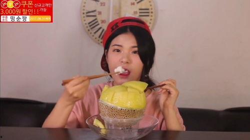 豪放哥吃哈密瓜冰淇淋视频,口感与视觉的双重盛宴！